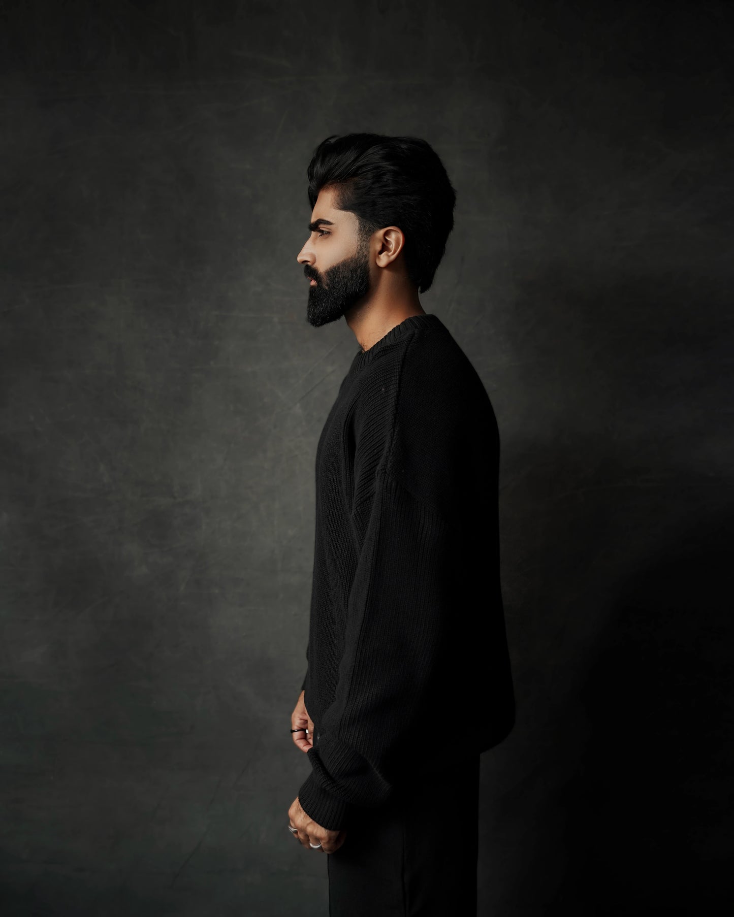 RICH BLACK RELAXED SWEATER