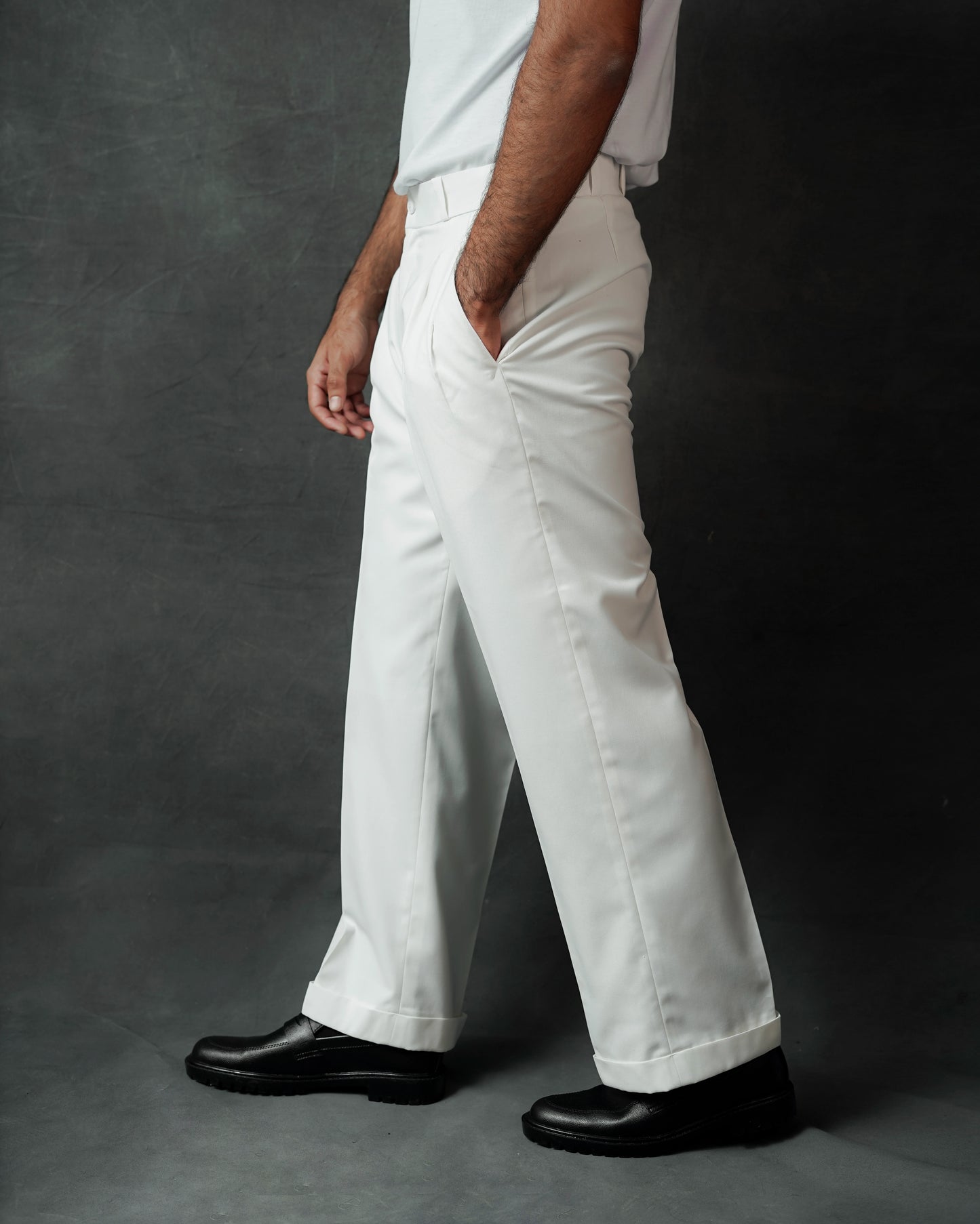 WHITE PLEATED STRAIGHT PANT
