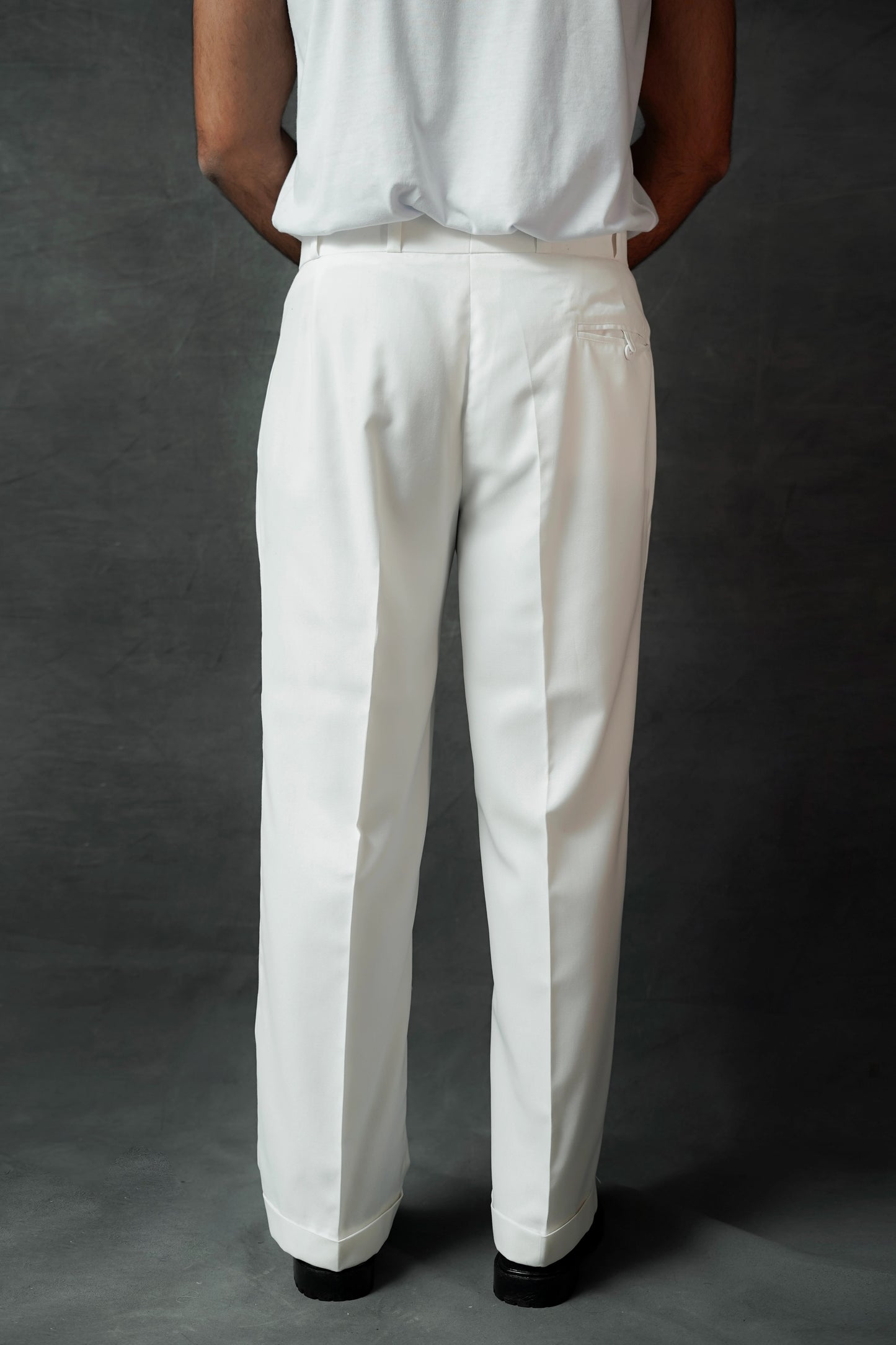 WHITE PLEATED STRAIGHT PANT