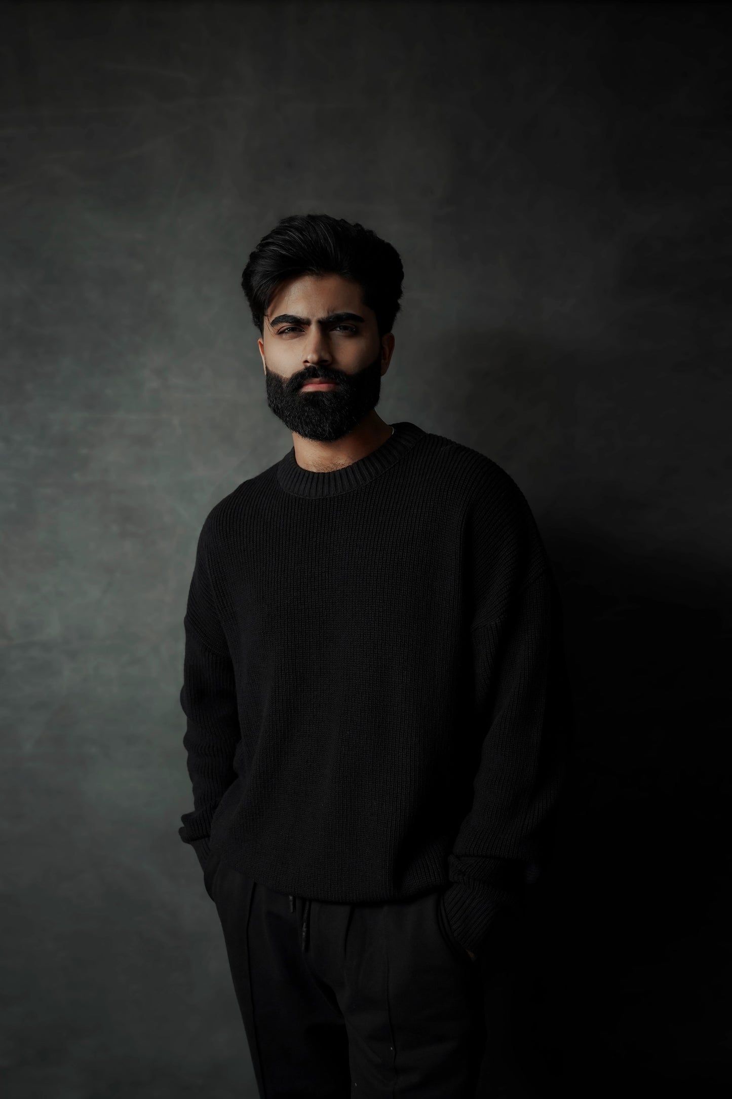 RICH BLACK RELAXED SWEATER