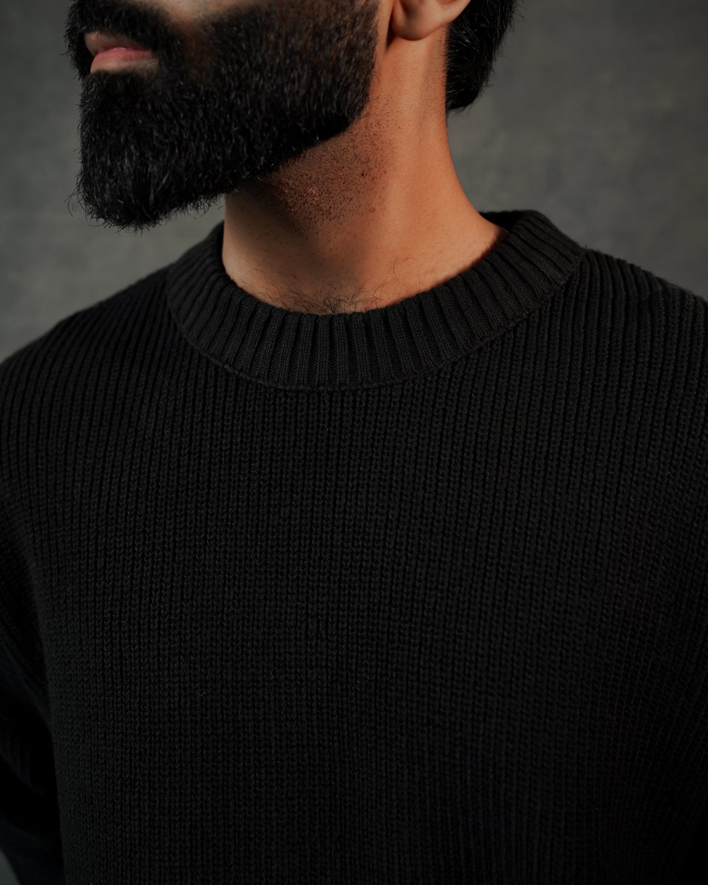 RICH BLACK RELAXED SWEATER