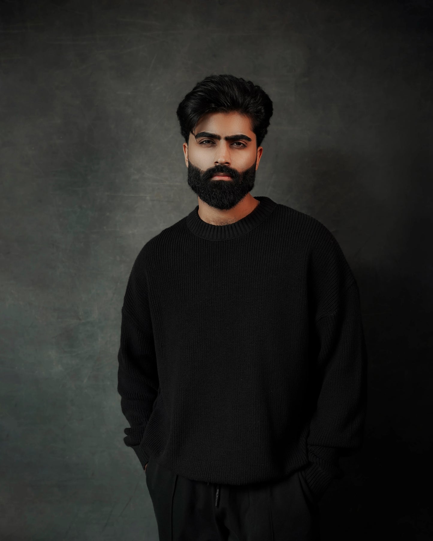 RICH BLACK RELAXED SWEATER