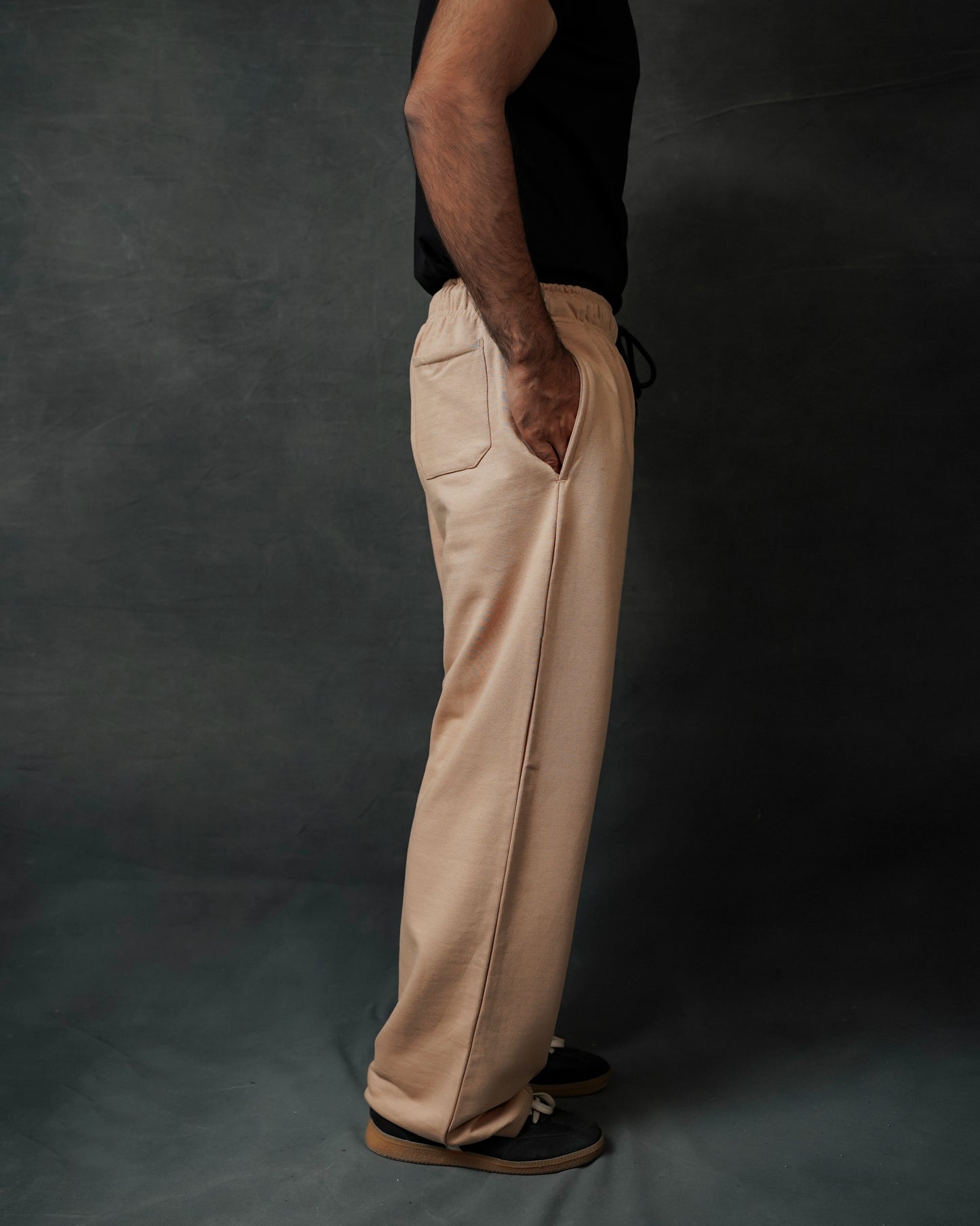 CARAMEL PLEATED STRAIGHT TROUSER
