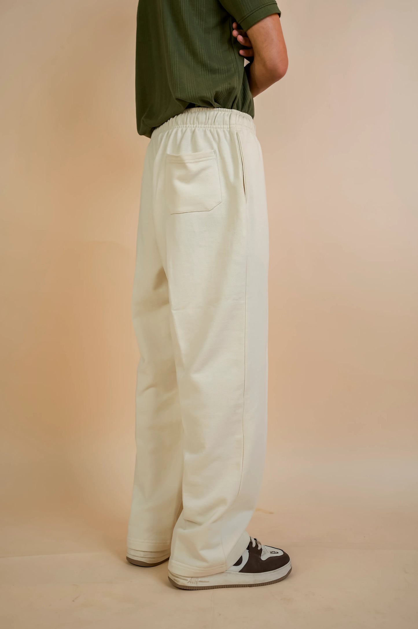 BEIGE PLEATED STRAIGHT TROUSER