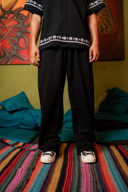 BLACK PLEATED STRAIGHT TROUSER